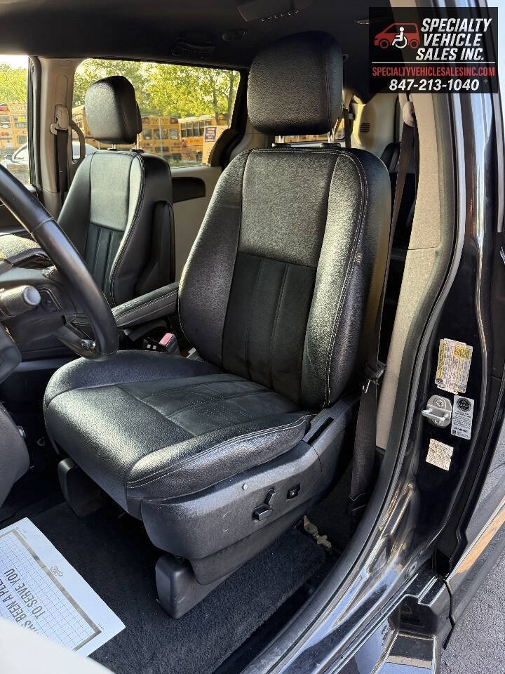 Used 2018 Dodge Grand Caravan SXT FWD image 31