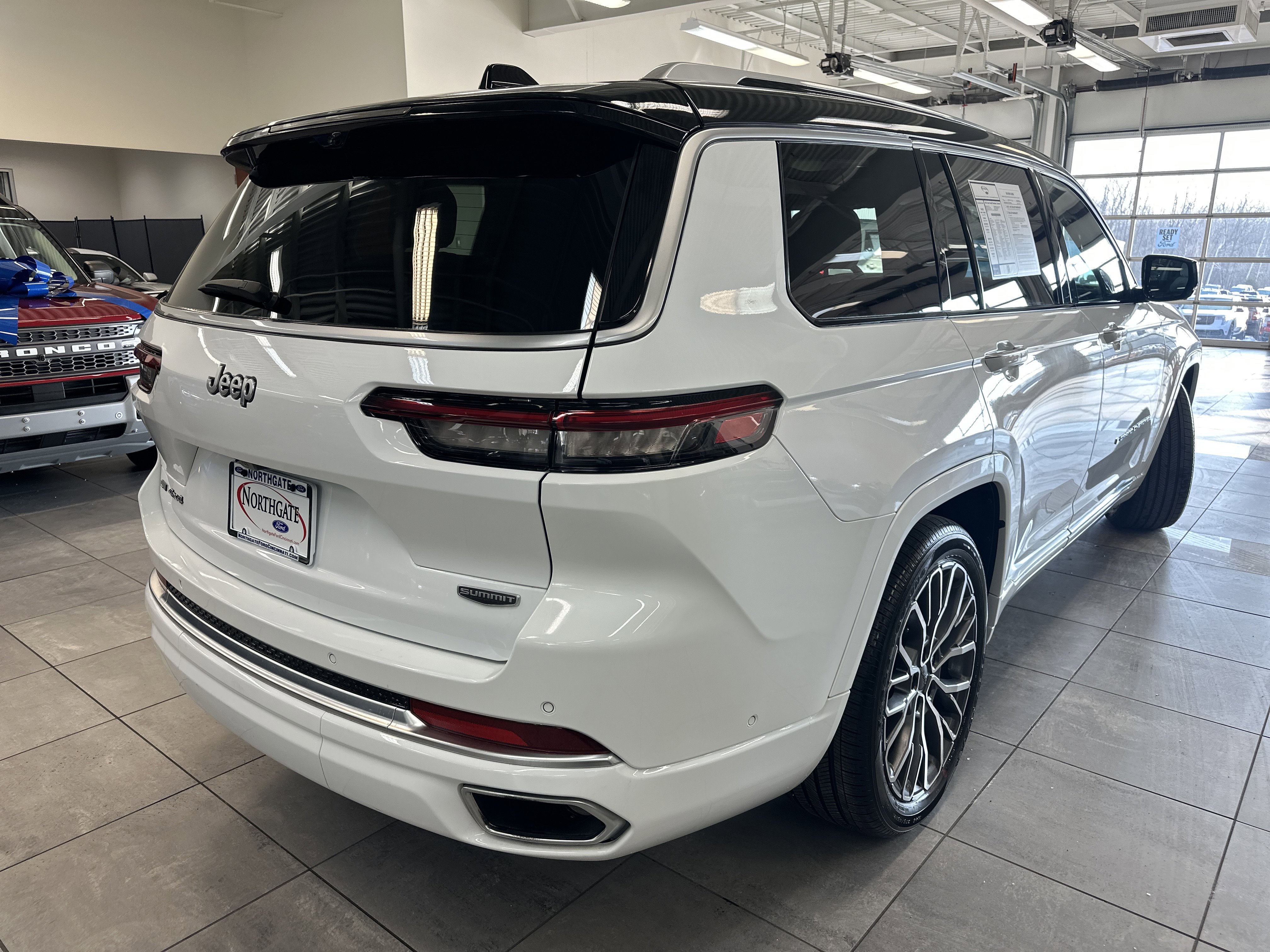 Used 2023 Jeep Grand Cherokee L Summit w/ Advanced Protech Group IV image 14