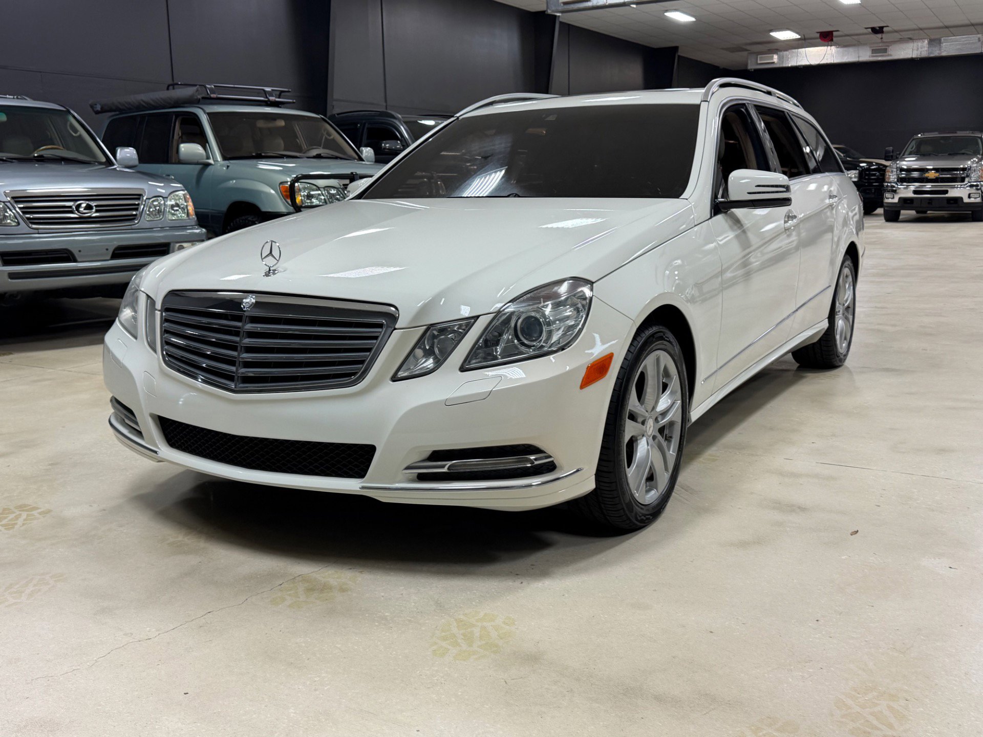 Used 2011 Mercedes-Benz E 350 4MATIC Wagon image 2