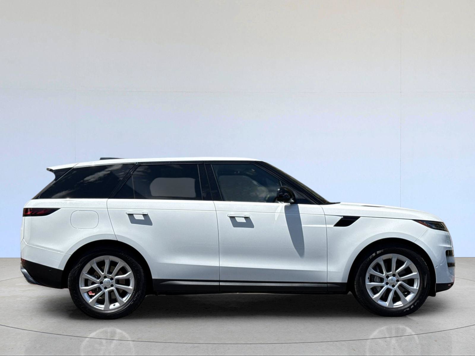 Used 2025 Land Rover Range Rover Sport SE AWD/4WD image 7