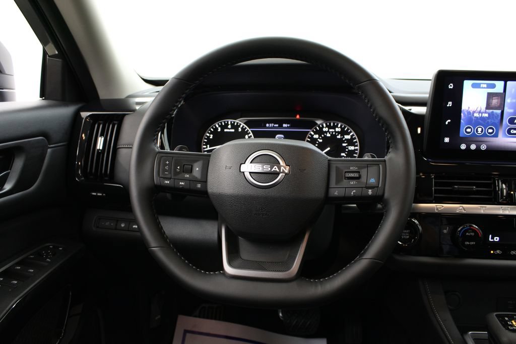 Used 2026 Nissan Pathfinder SV FWD image 22