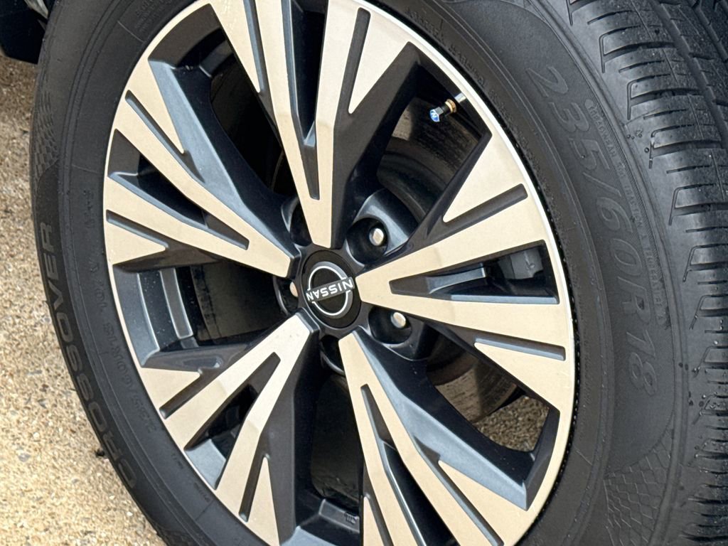 Used 2023 Nissan Rogue SV image 11