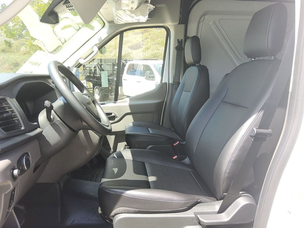 New 2026 Ford Transit 250 148 Medium Roof w/ Load Area Protection Package RWD image 5