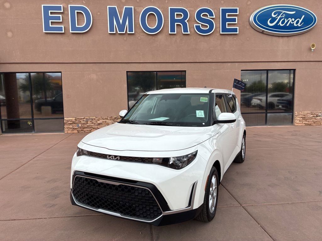 Used 2025 Kia Soul LX image 1