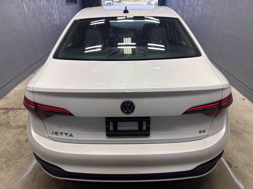 Used 2023 Volkswagen Jetta SE w/ Panoramic Sunroof Package FWD image 8