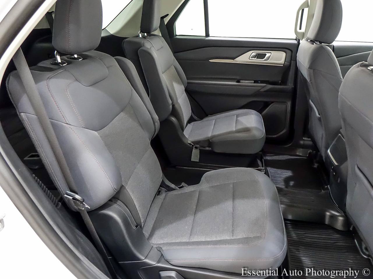 Used 2025 Ford Explorer Active AWD/4WD image 31