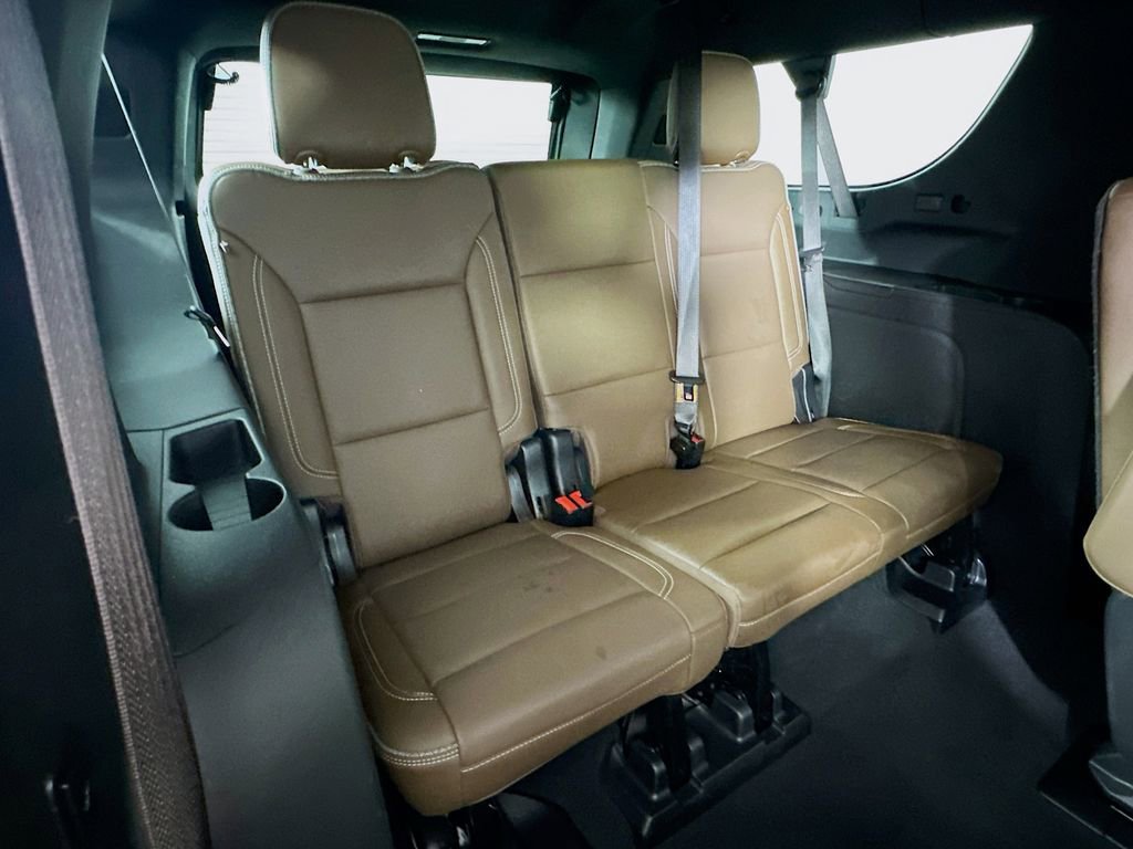 Used 2022 Chevrolet Suburban High Country image 14