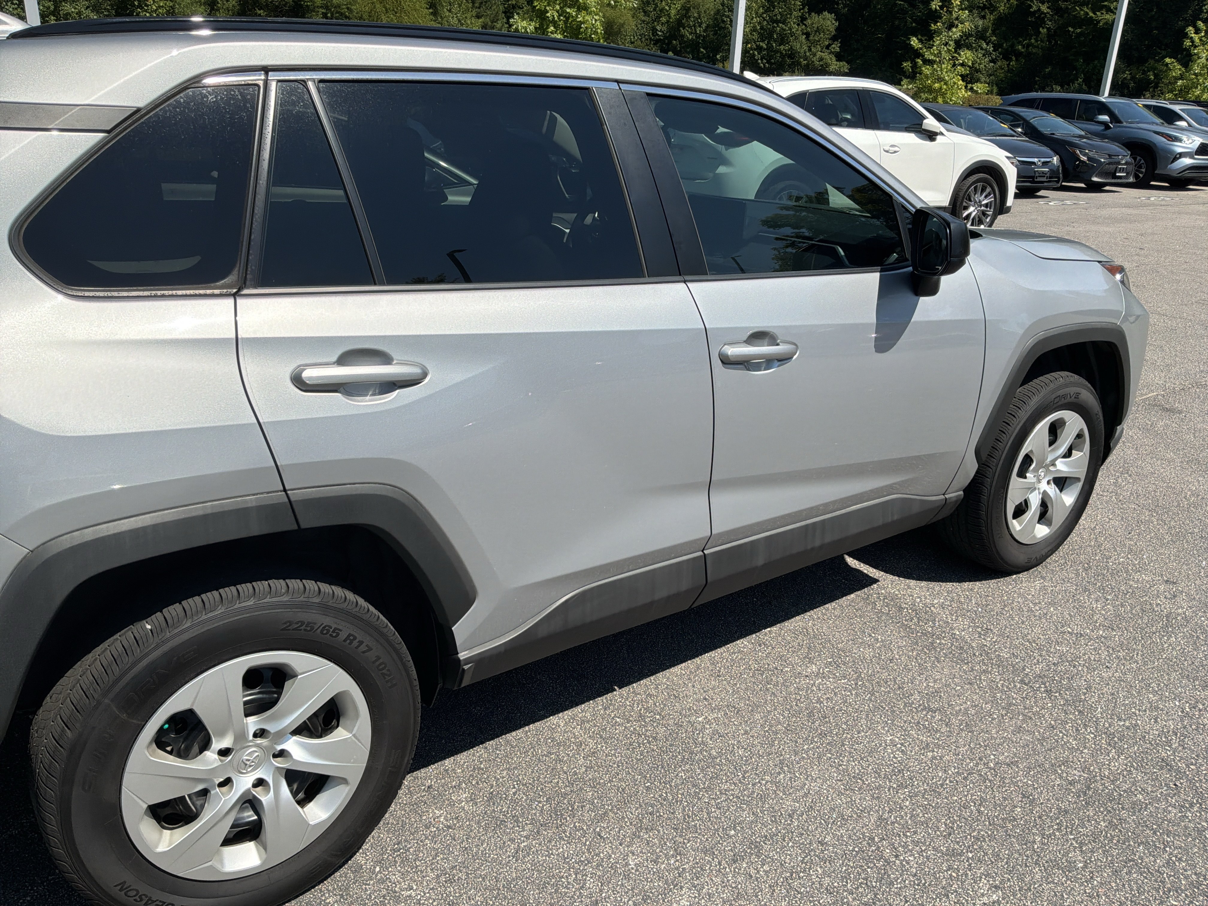Used 2019 Toyota RAV4 LE FWD image 9
