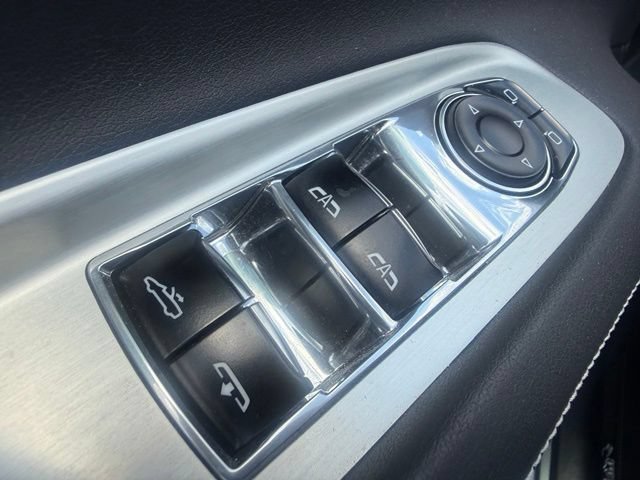 Used 2022 Chevrolet Corvette Stingray Convertible w/ Z51 Performance Package RWD image 13