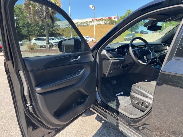 Used 2023 Jeep Grand Cherokee L Laredo AWD/4WD image 4