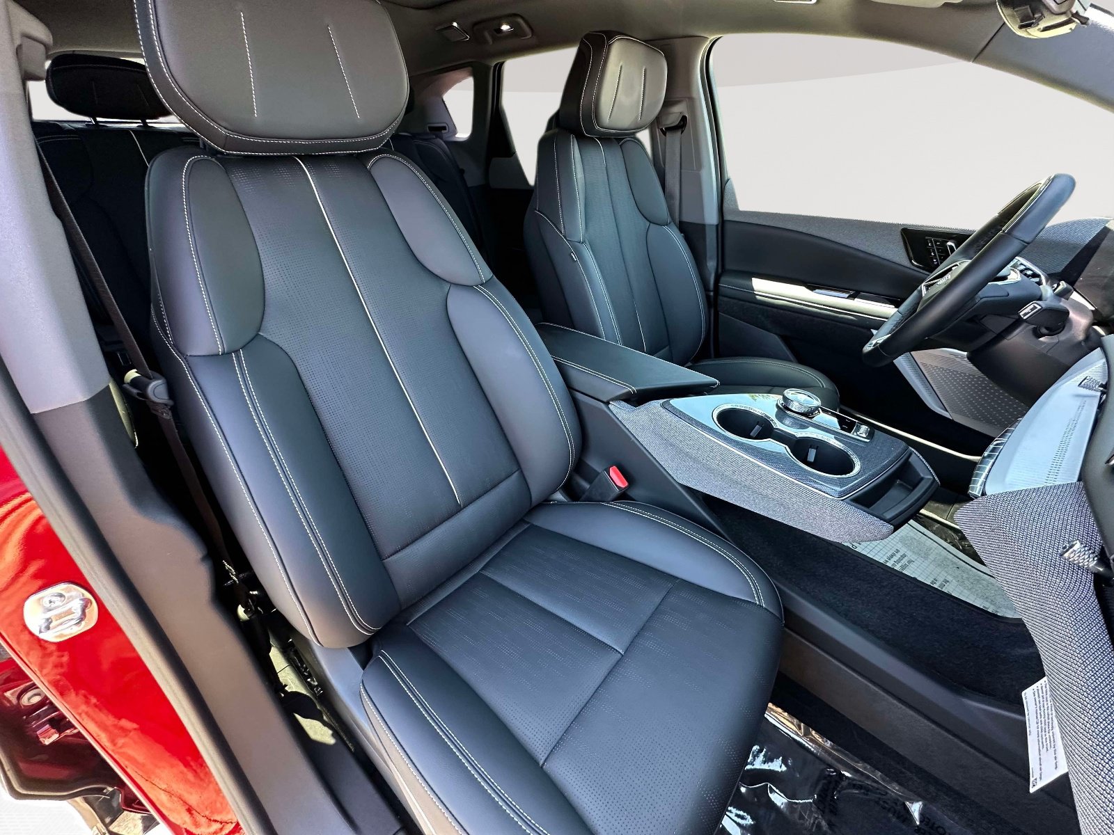 Used 2025 Cadillac Optiq Sport 2 w/ LPO, Floor Liner Package AWD/4WD image 25