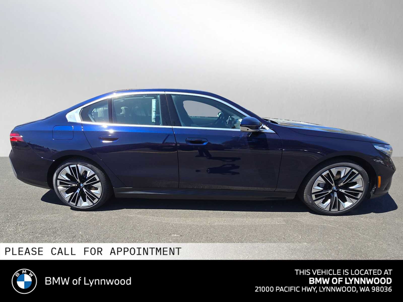 New 2026 BMW i5 eDrive40 w/ Premium Package AWD/4WD image 2