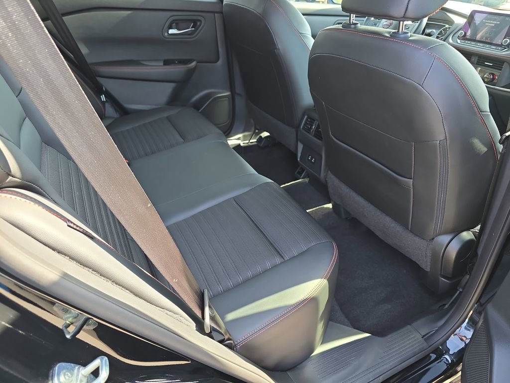 Used 2025 Nissan Rogue SV image 14