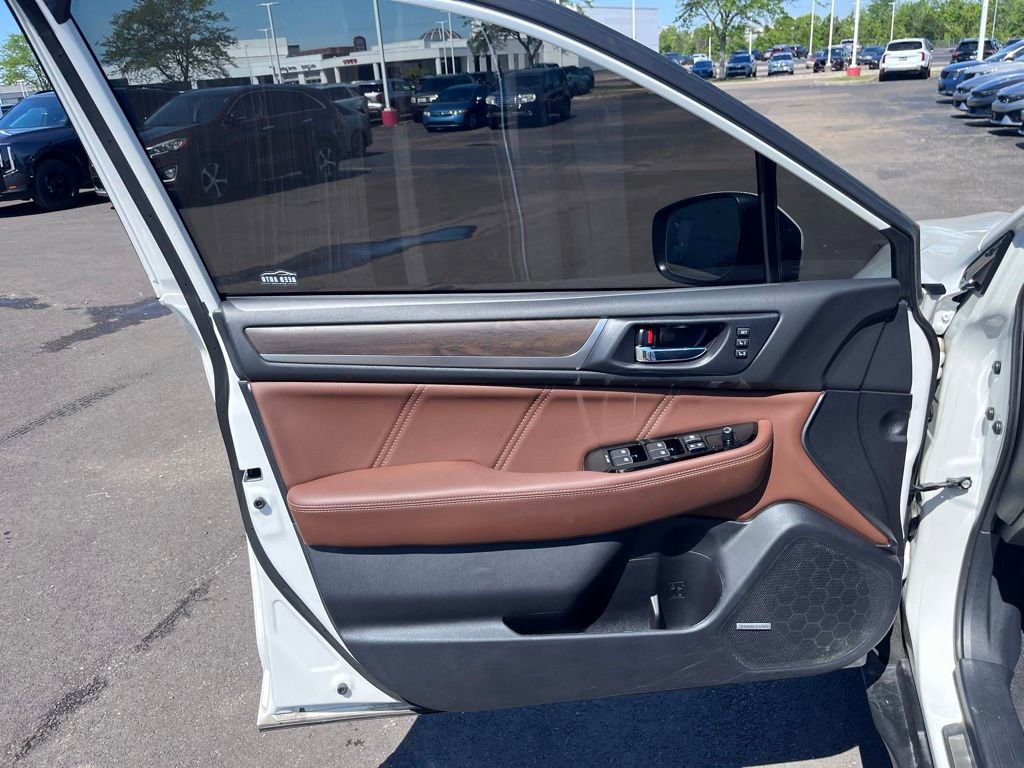 Used 2019 Subaru Outback 2.5i Touring w/ Popular Package #3A AWD/4WD image 11