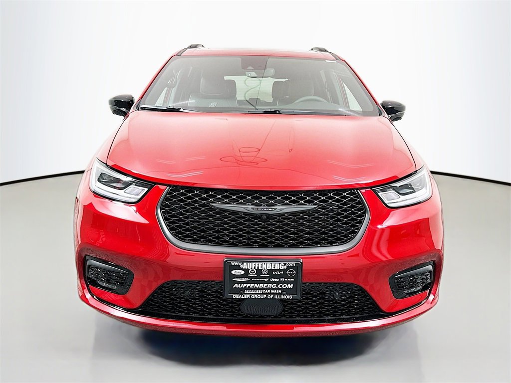 New 2026 Chrysler Pacifica Limited w/ S Appearance Package image 2