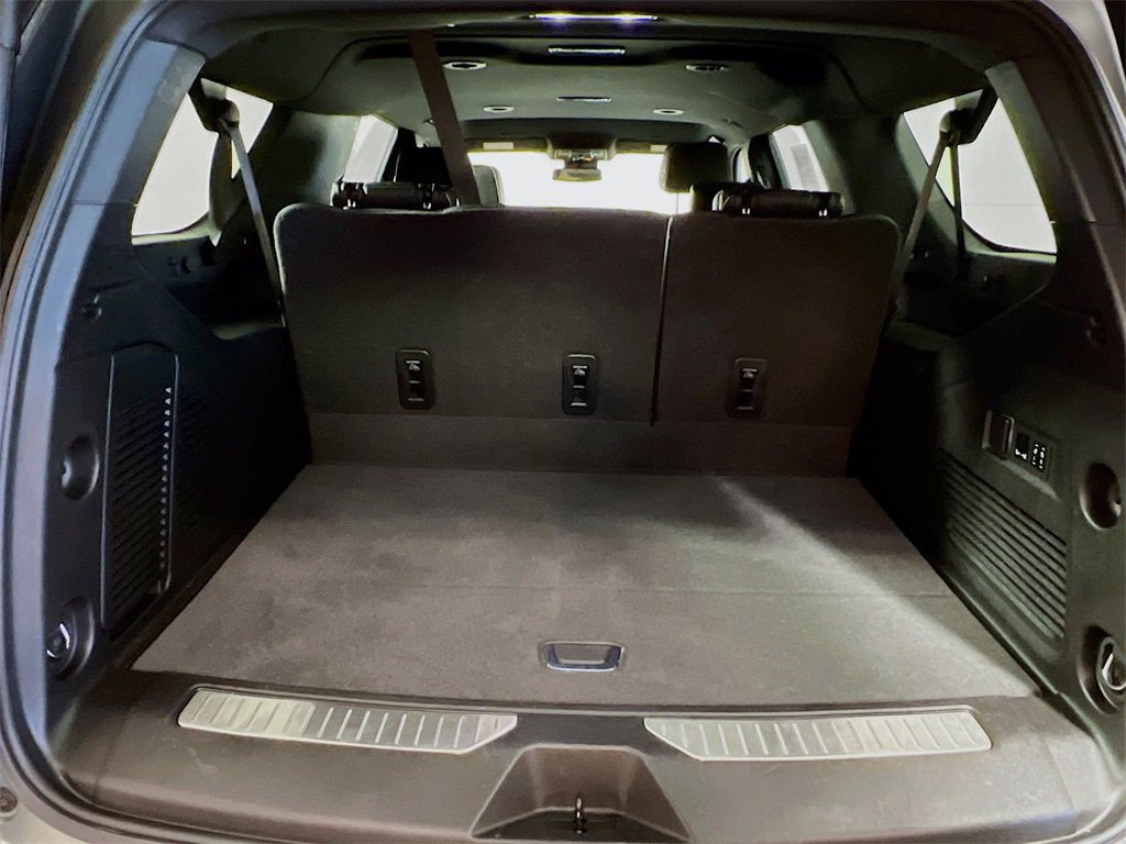Used 2023 Chevrolet Suburban Premier image 24