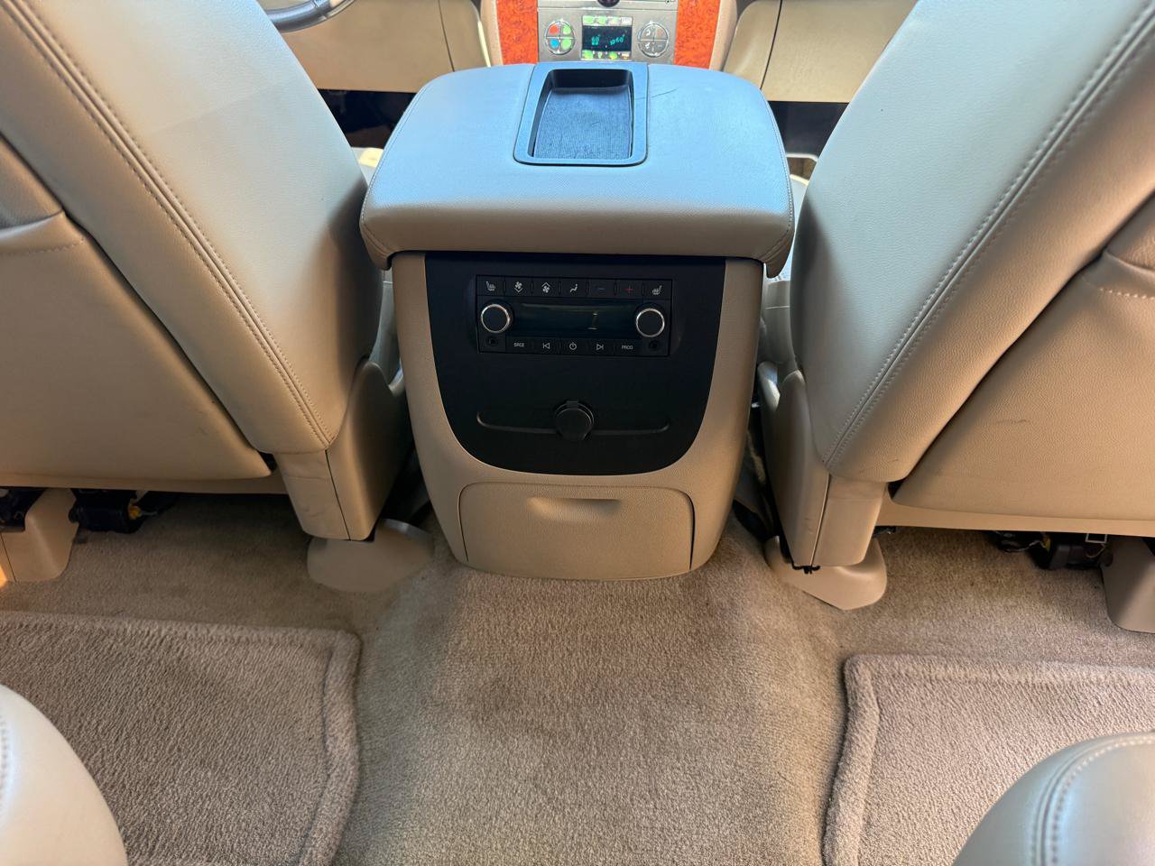 Used 2010 Chevrolet Tahoe LT w/ Luxury Package RWD image 17