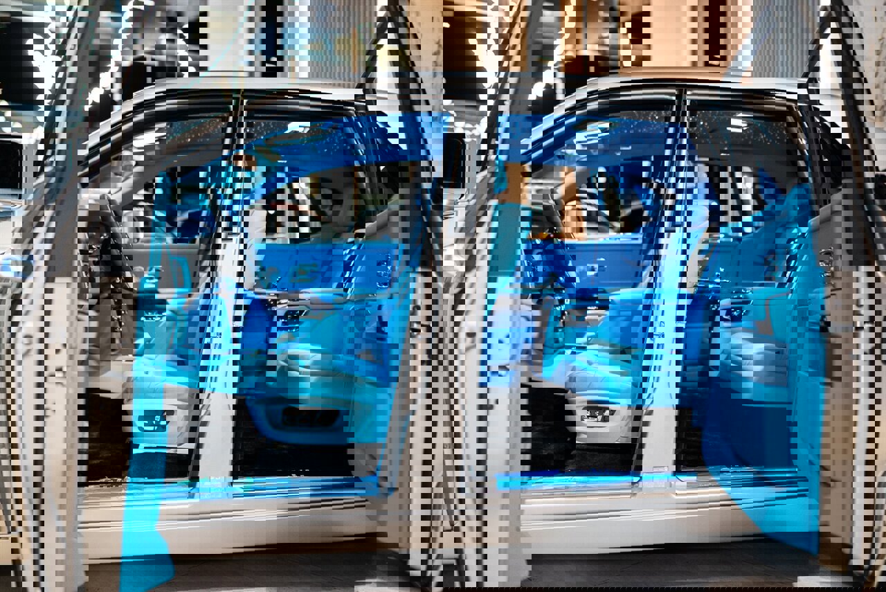 Used 2025 Rolls-Royce Phantom Sedan image 17