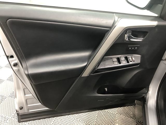 Used 2018 Toyota RAV4 Limited image 12