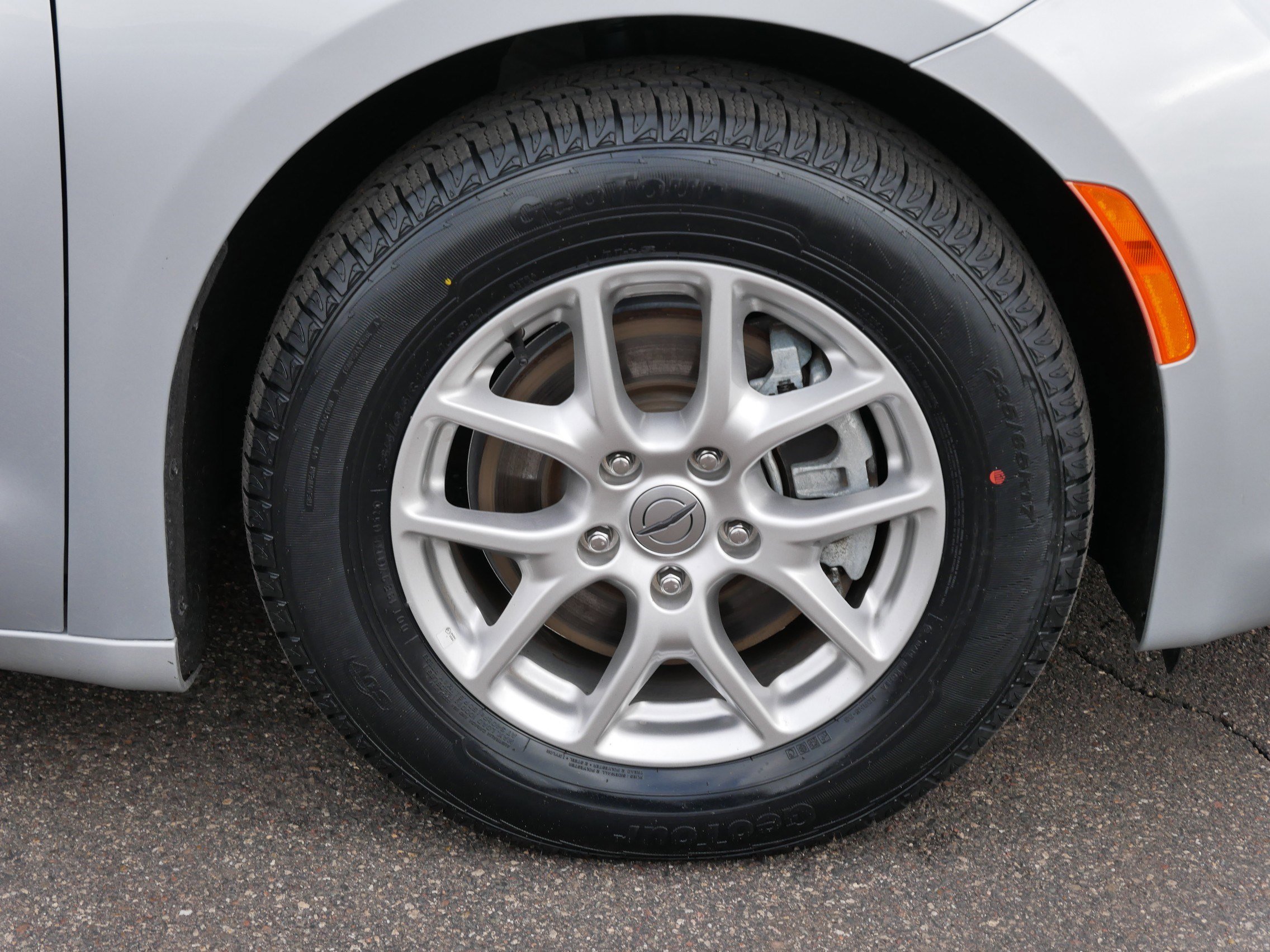 Used 2023 Chrysler Voyager LX image 15