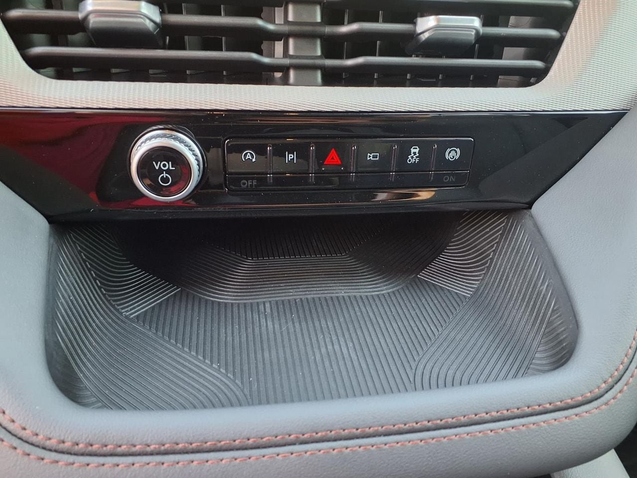 New 2027 Ford Explorer Active RWD image 10