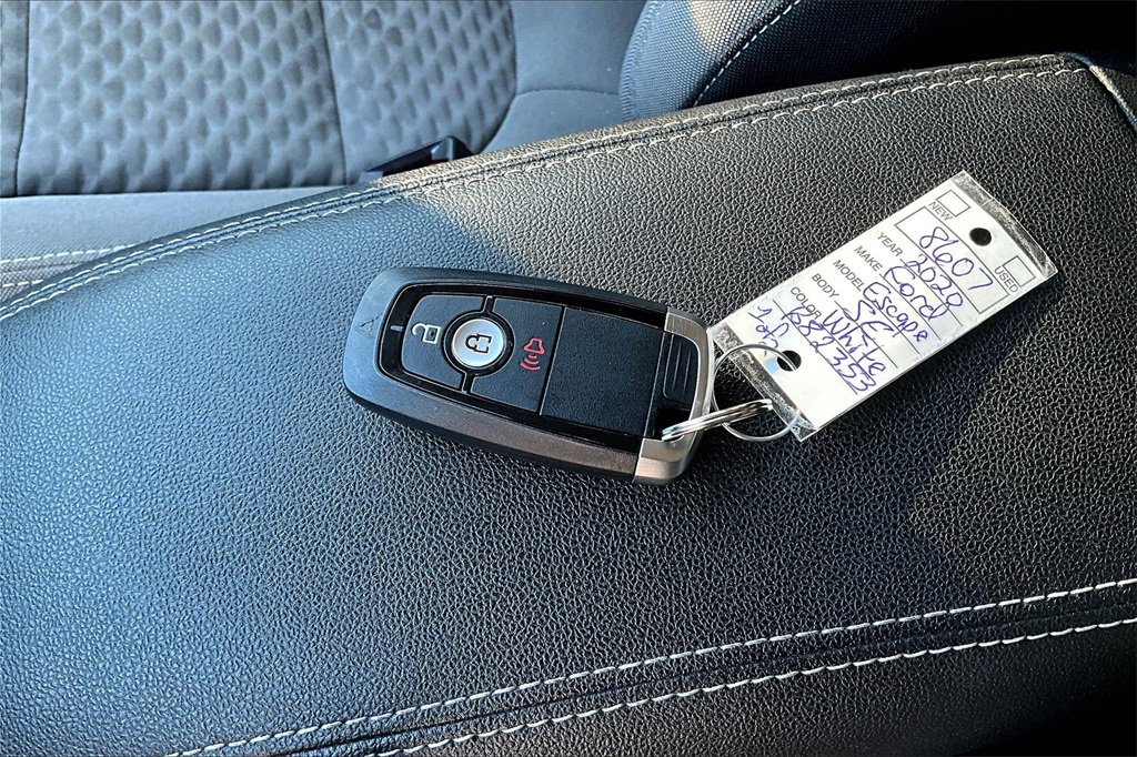 Used 2020 Ford Escape SE image 34