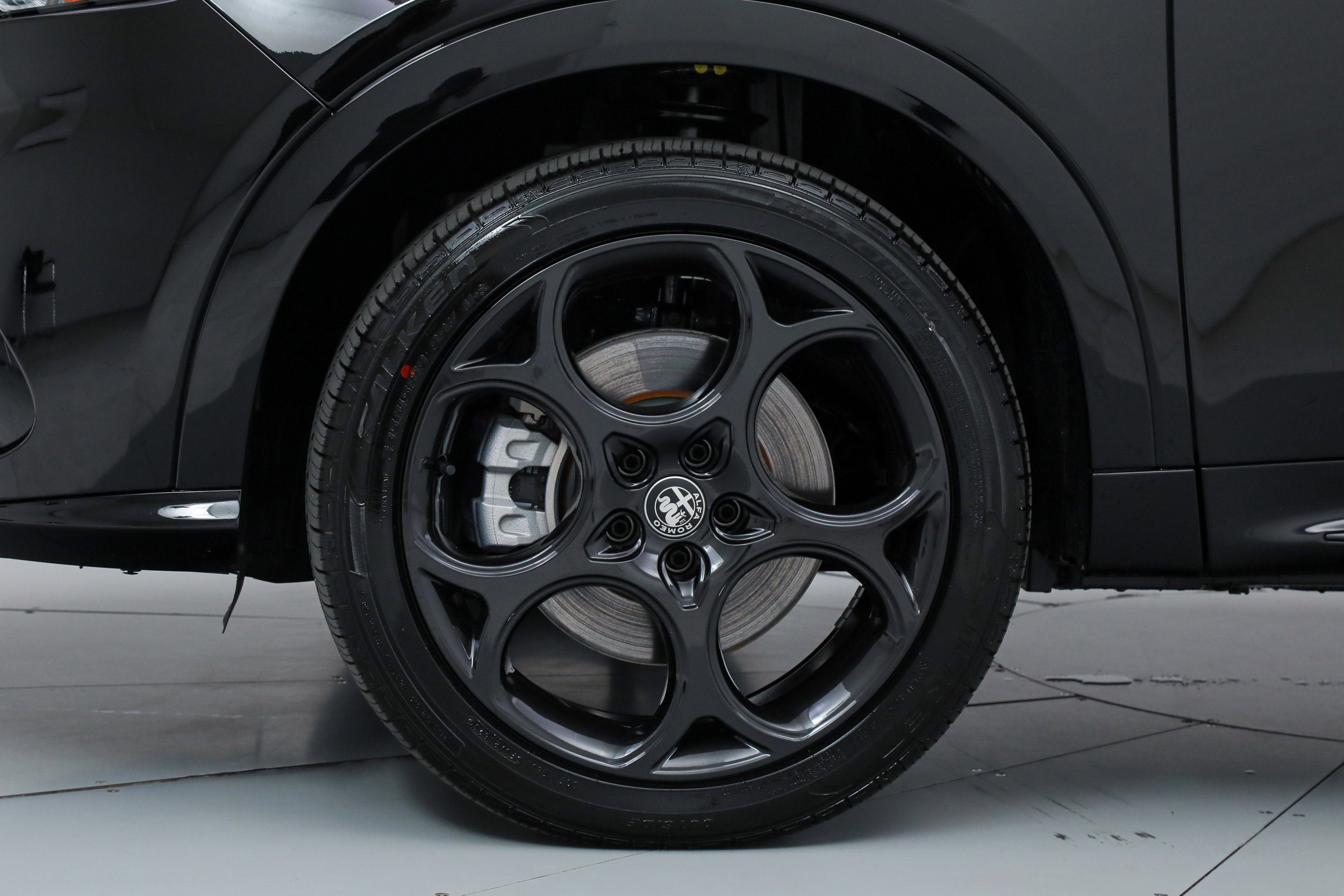 New 2026 Alfa Romeo Tonale Sprint w/ Red Premium Package image 22