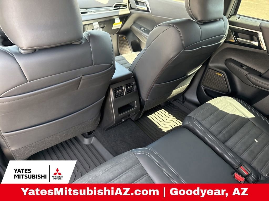 New 2026 Mitsubishi Outlander SE image 7