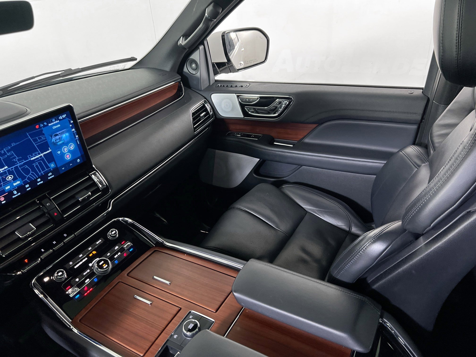 Used 2022 Lincoln Navigator Reserve image 25