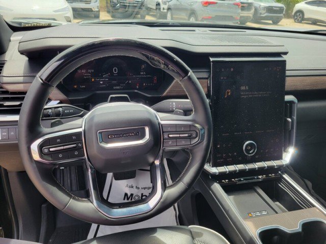 Used 2025 GMC Acadia Denali w/ Super Cruise Package FWD image 9