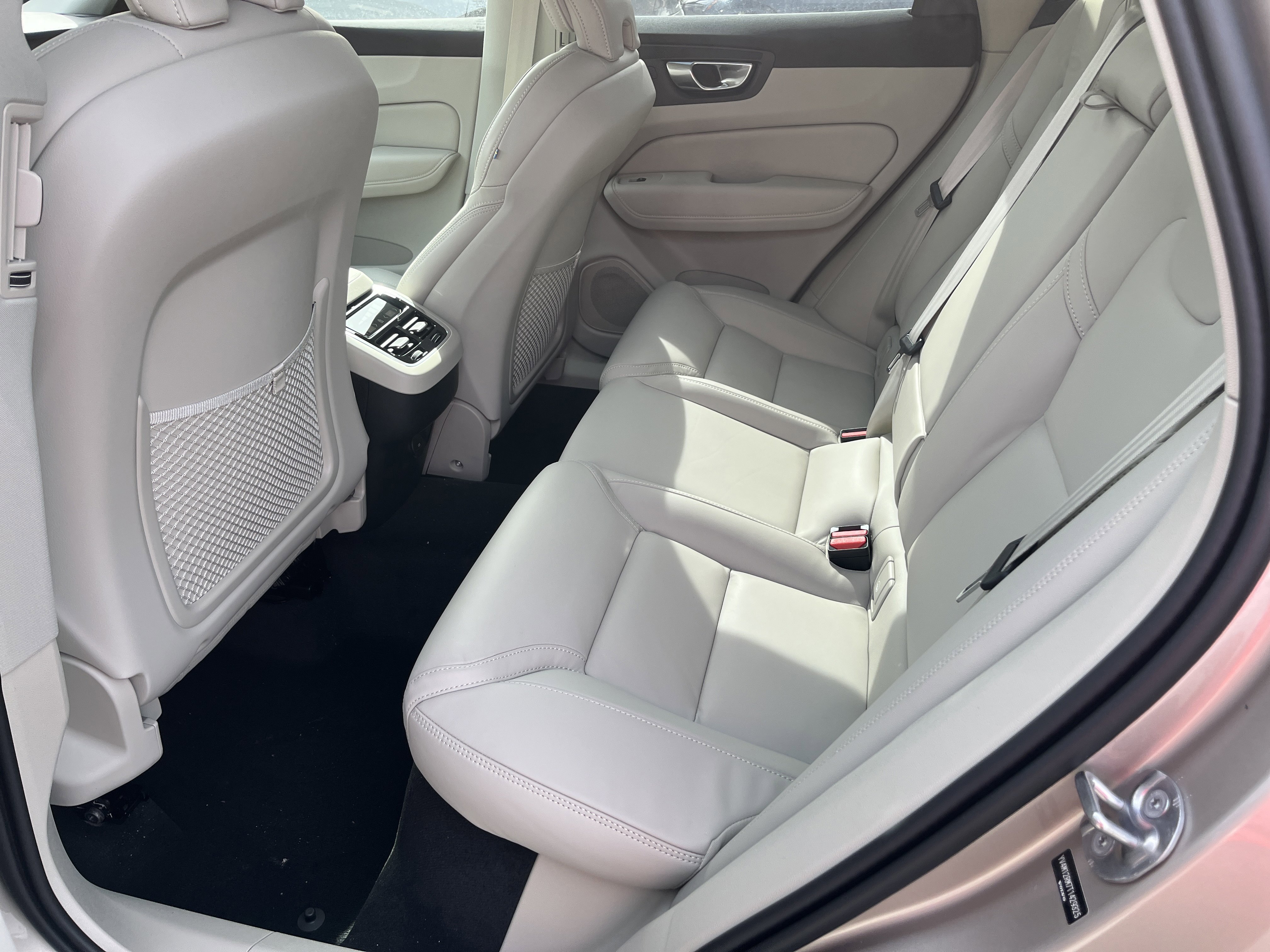 New 2026 Volvo XC60 B5 Ultra w/ Protection Package Premier image 9