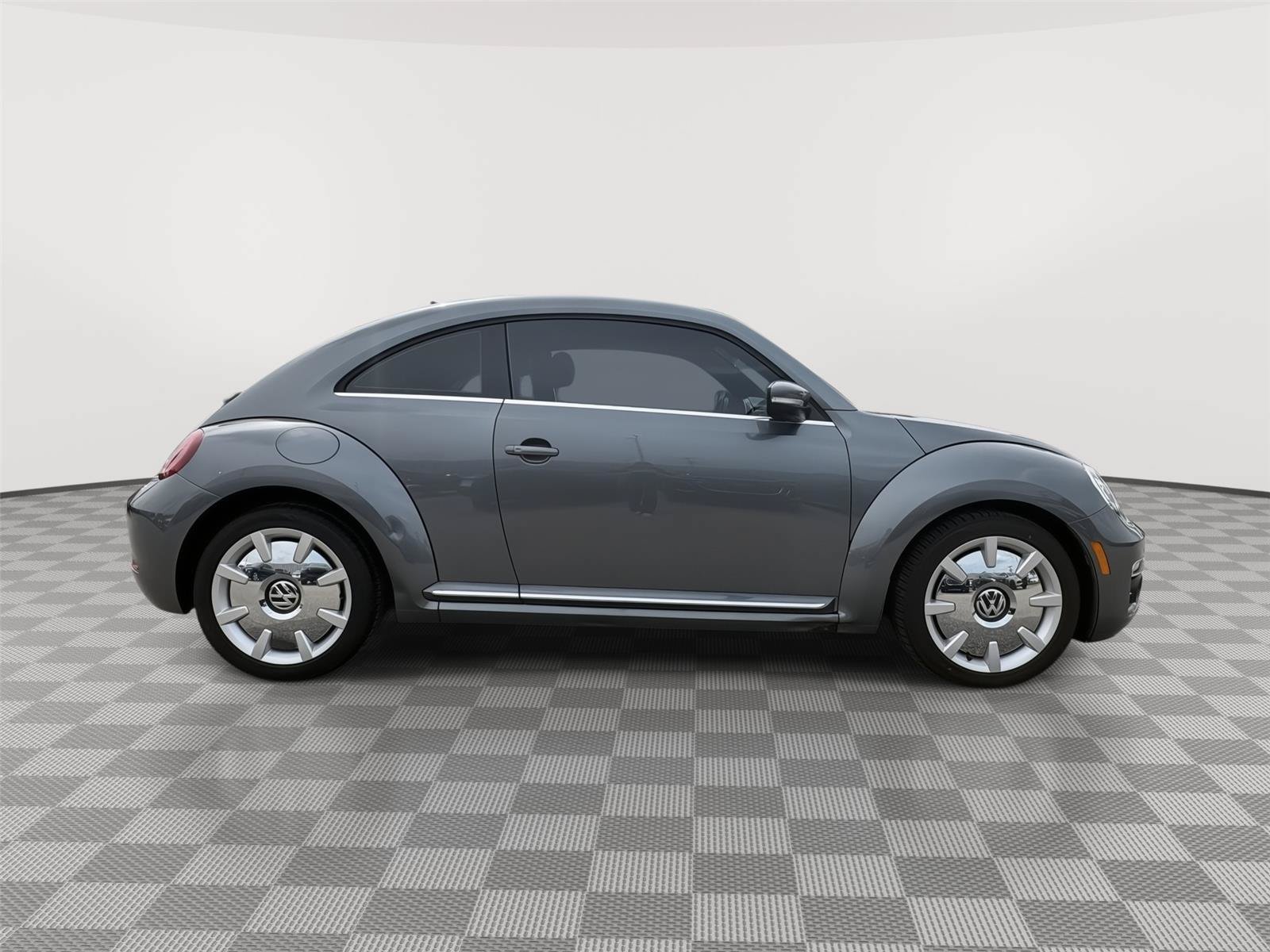 Used 2019 Volkswagen Beetle 2.0T SE w/ SE Premium Package FWD image 6