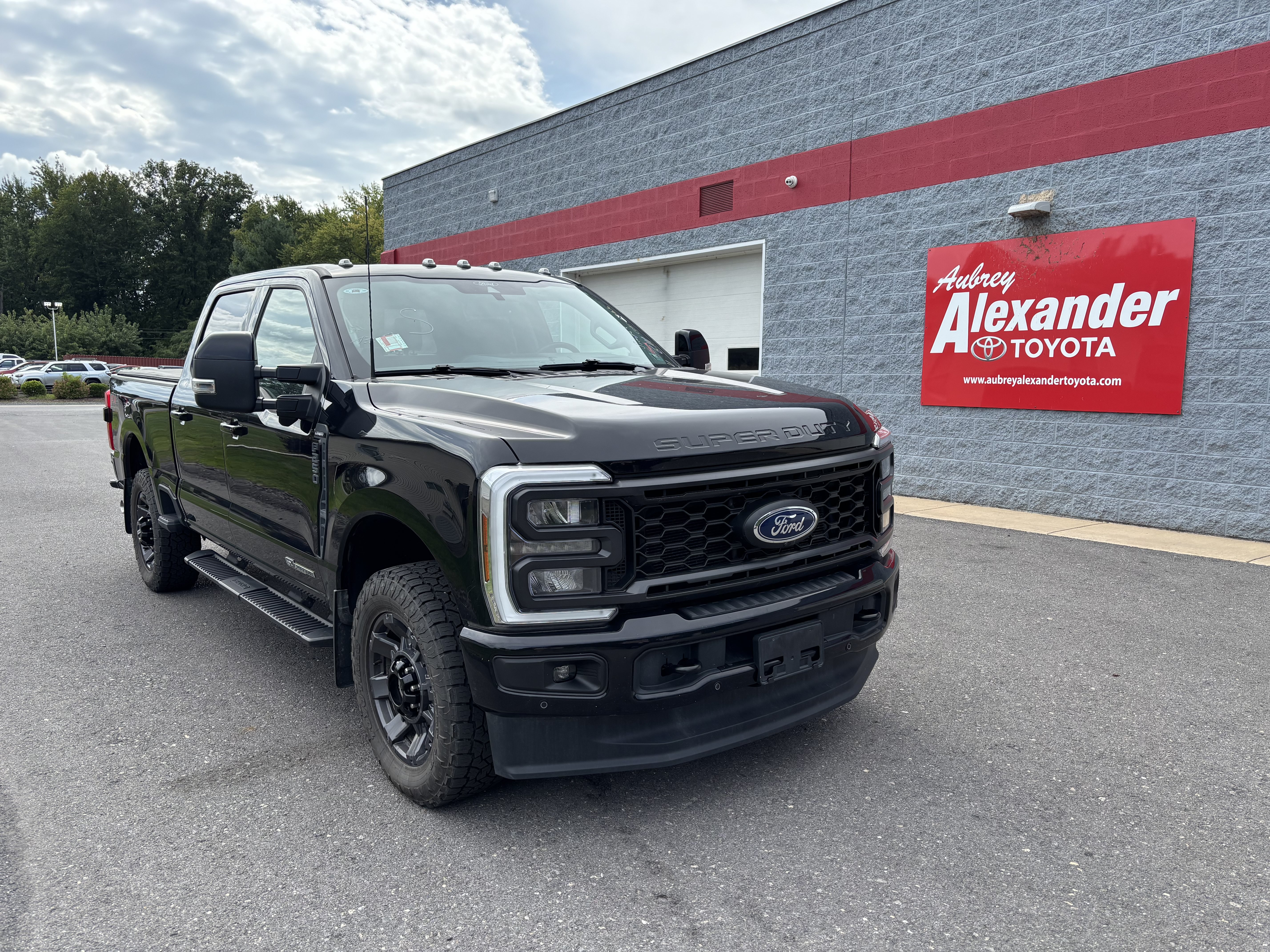 Used 2024 Ford F250 Lariat w/ Lariat Ultimate Package AWD/4WD video 2