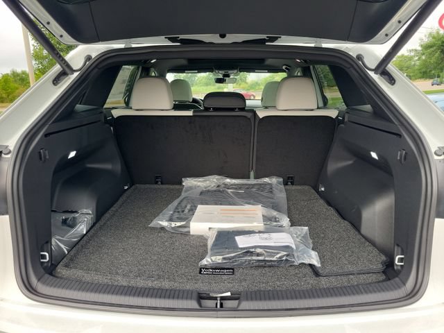 New 2026 Volkswagen Atlas Cross Sport SEL Premium R-Line AWD/4WD image 8