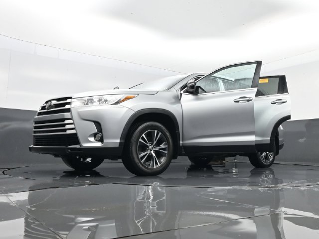 Used 2019 Toyota Highlander Plus AWD/4WD image 30