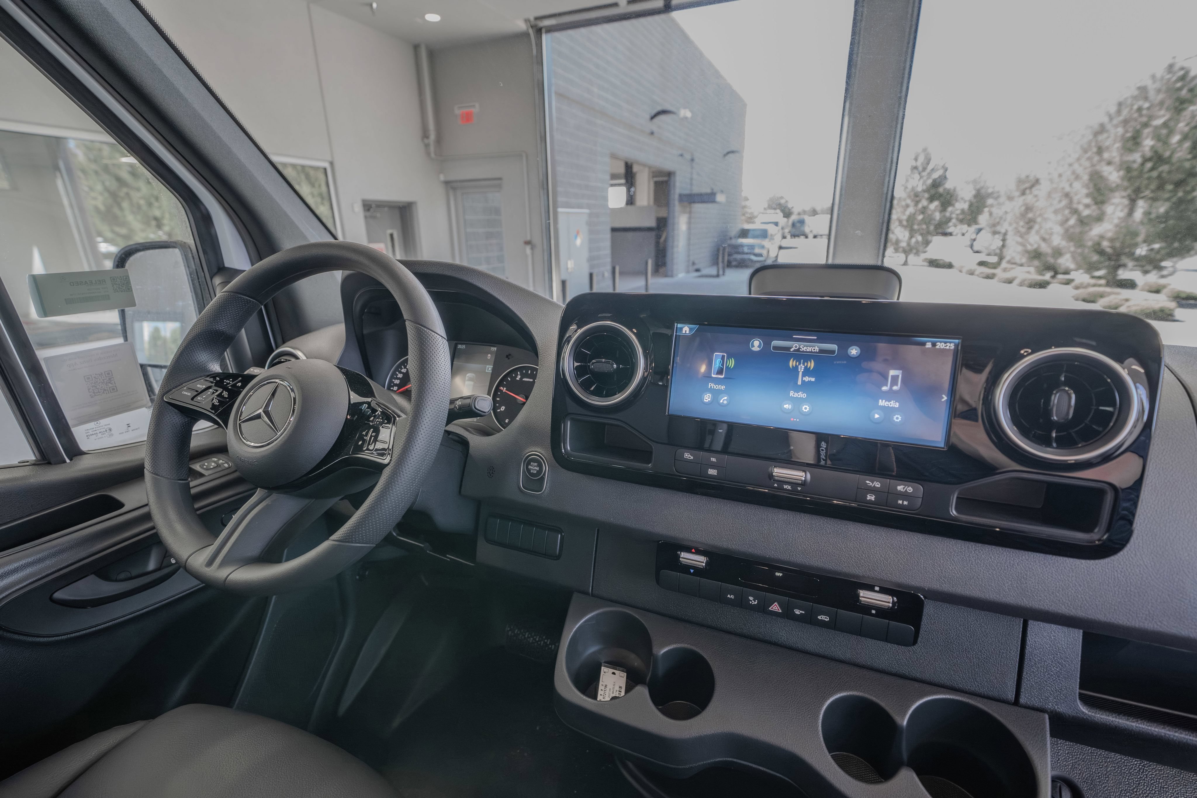 Used 2025 Mercedes-Benz Sprinter 2500 image 19