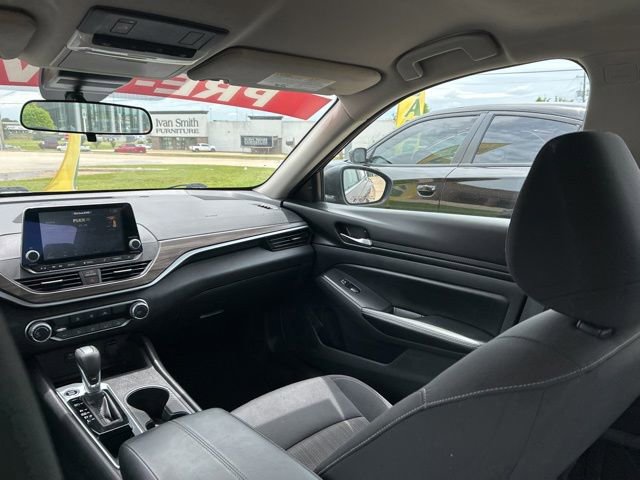 Used 2025 Nissan Altima 2.5 SV FWD image 33