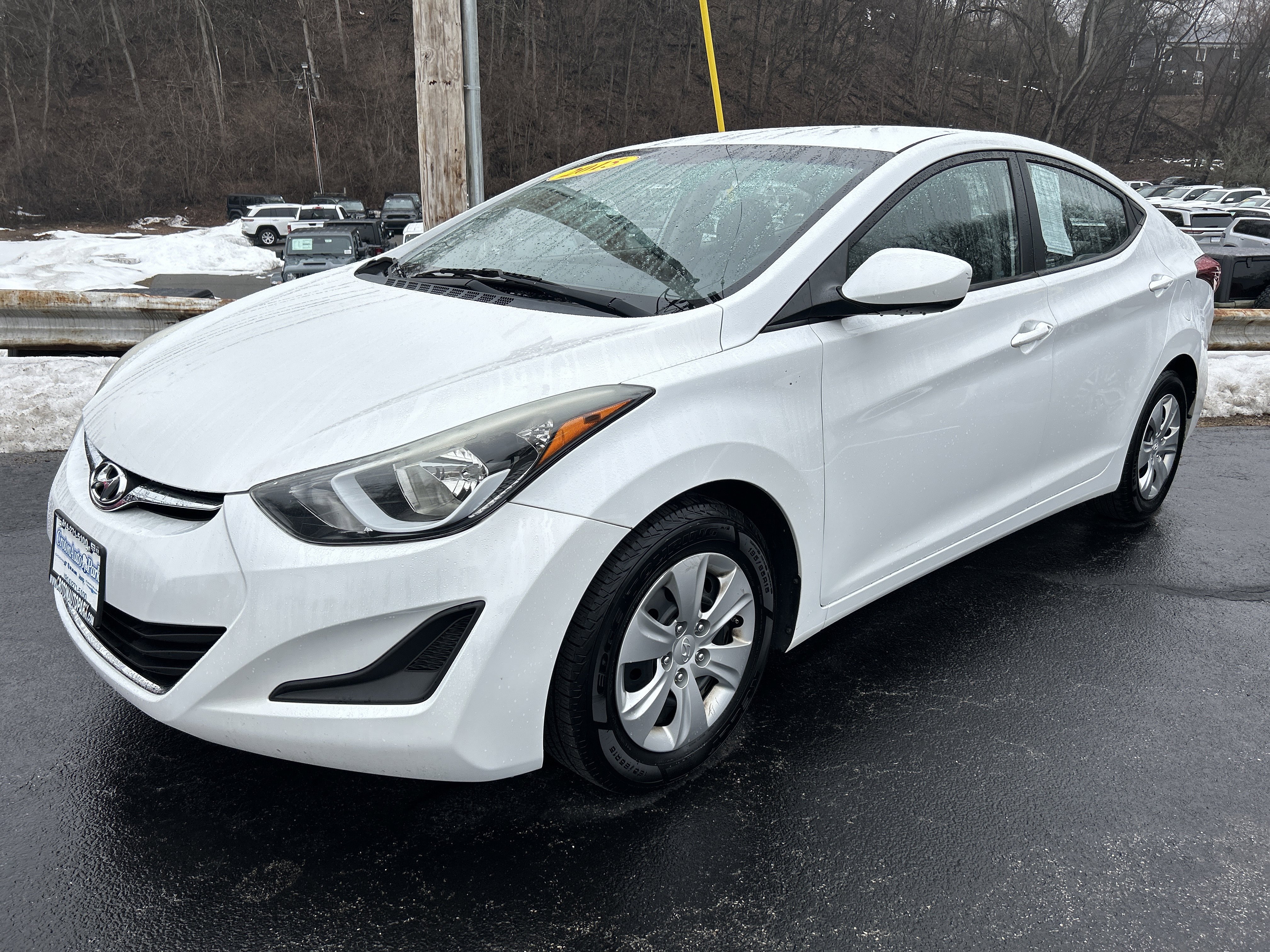 Used 2016 Hyundai Elantra SE image 1