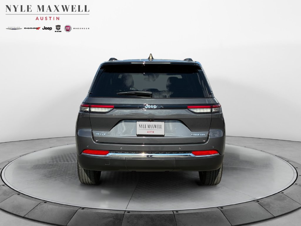 Used 2023 Jeep Grand Cherokee Laredo AWD/4WD image 15