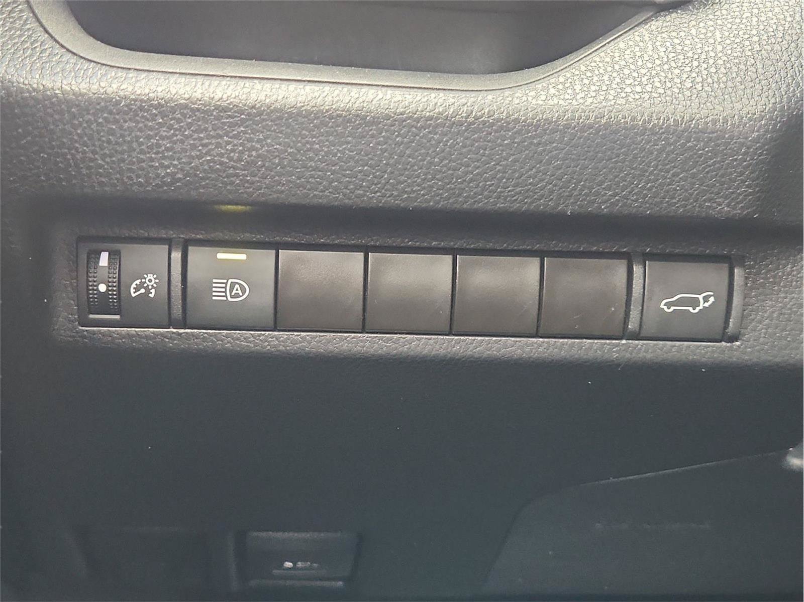 Used 2023 Toyota RAV4 XLE w/ Convenience Package FWD image 17