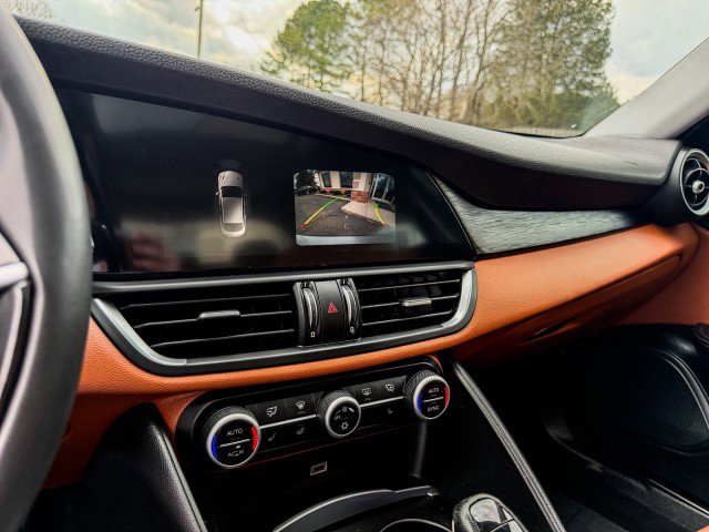 Used 2017 Alfa Romeo Giulia Sprint w/ Cold Weather Package image 10