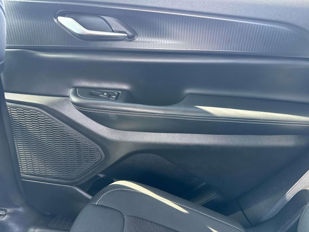 Used 2023 Jeep Grand Cherokee L Laredo AWD/4WD image 13