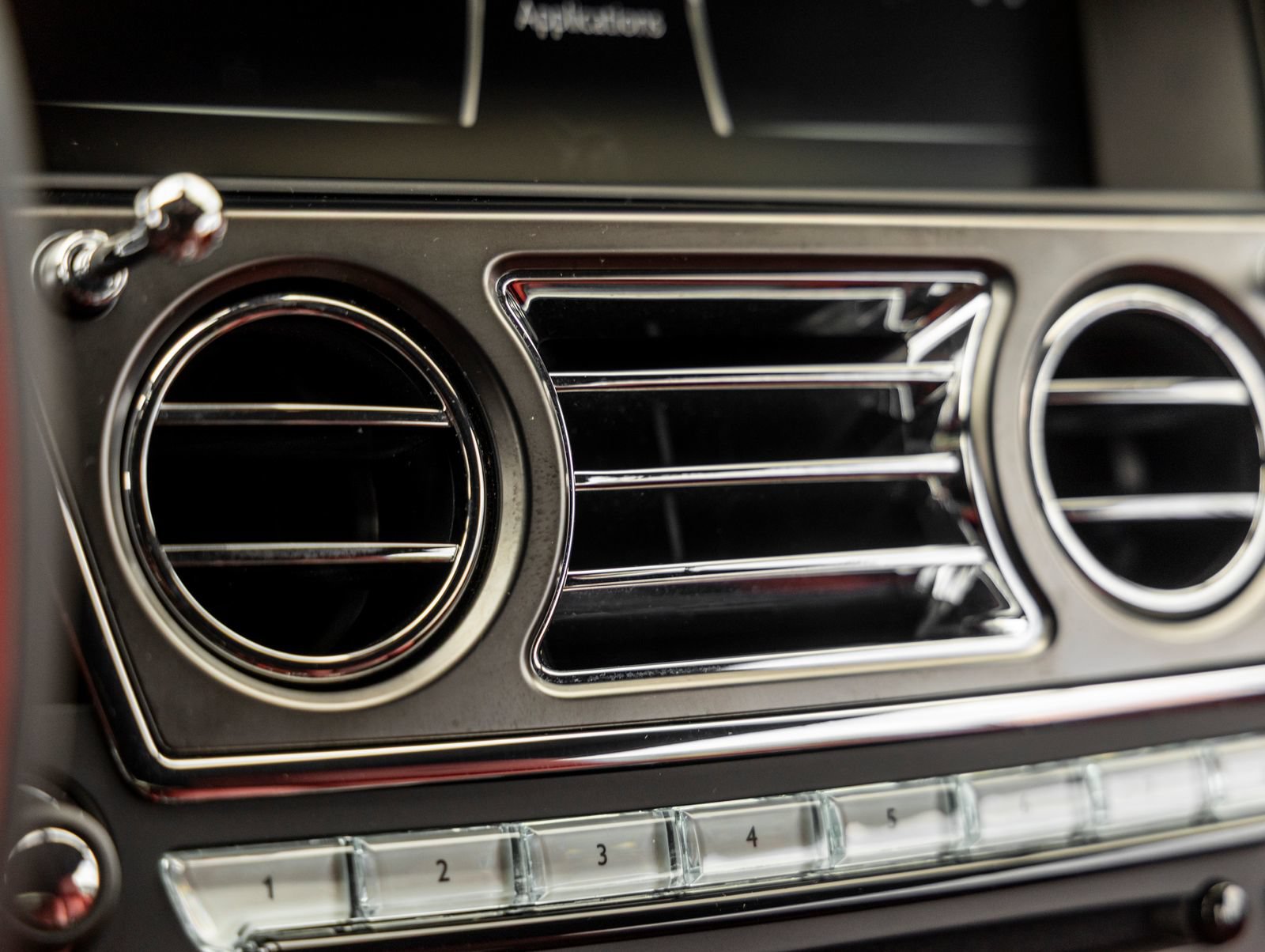 Used 2018 Rolls-Royce Wraith RWD image 35