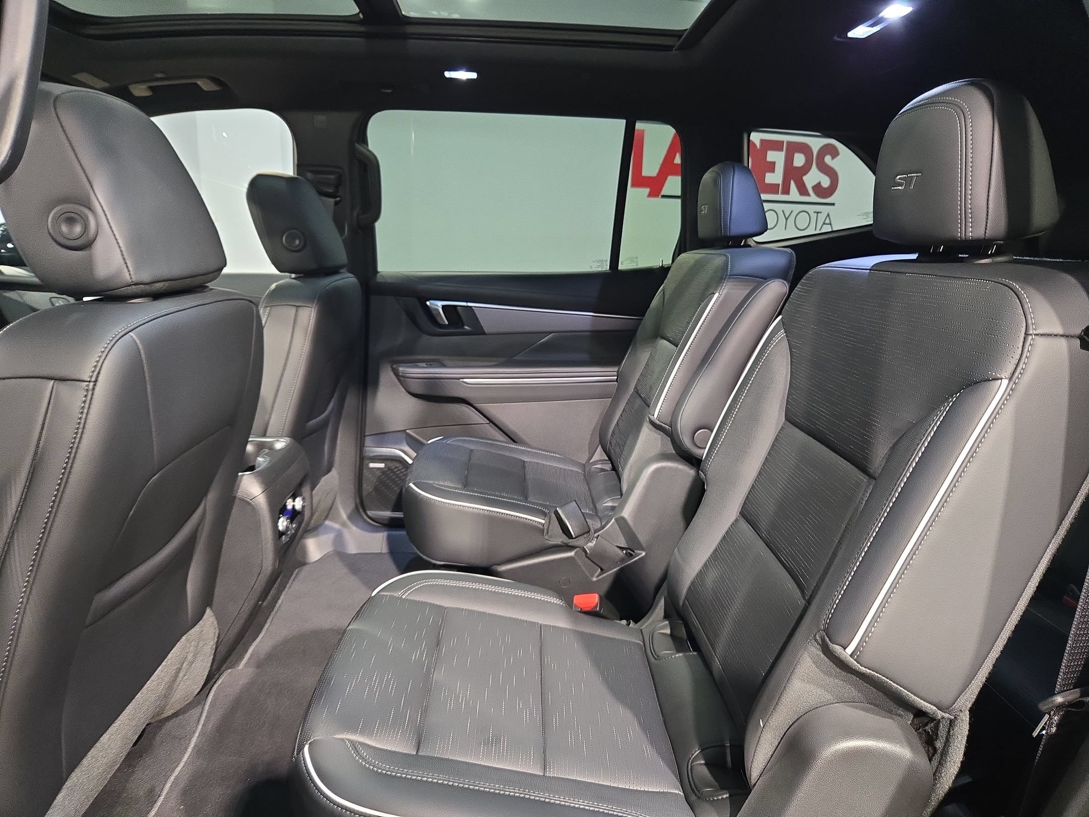 Used 2025 Buick Enclave Sport Touring w/ Power Package FWD image 36