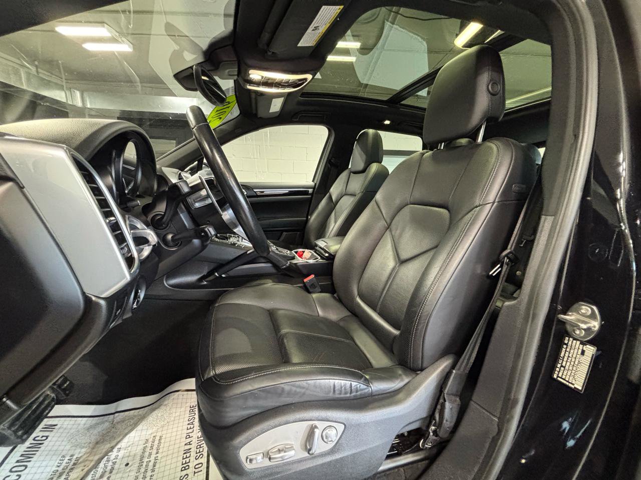 Used 2016 Porsche Cayenne AWD/4WD image 25
