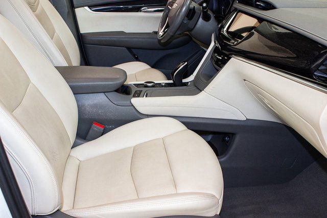 Used 2022 Cadillac XT6 Premium Luxury image 10