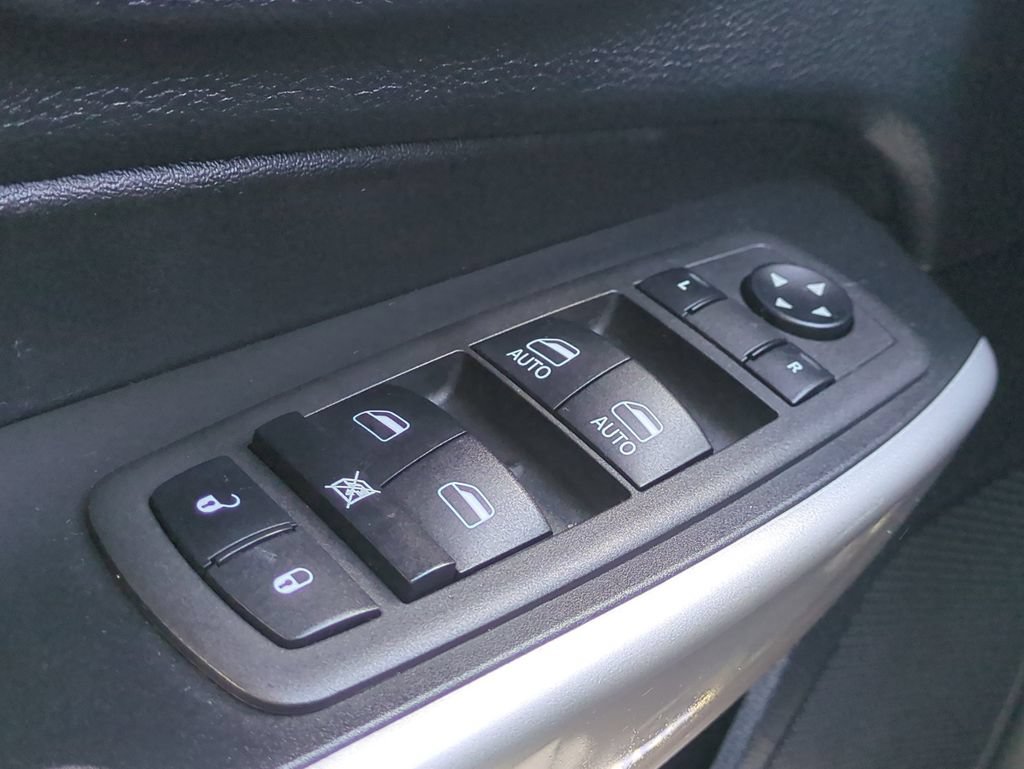 Used 2022 Jeep Cherokee Latitude AWD/4WD image 25