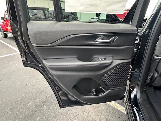 New 2025 Jeep Grand Cherokee Laredo w/ Luxury Tech Group I image 12