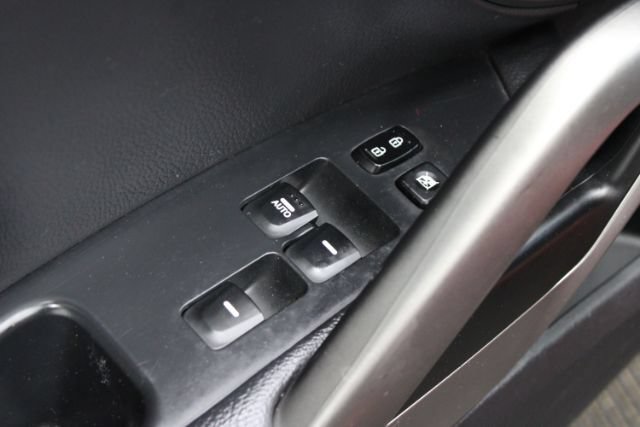 Used 2013 Hyundai Veloster Turbo FWD image 12
