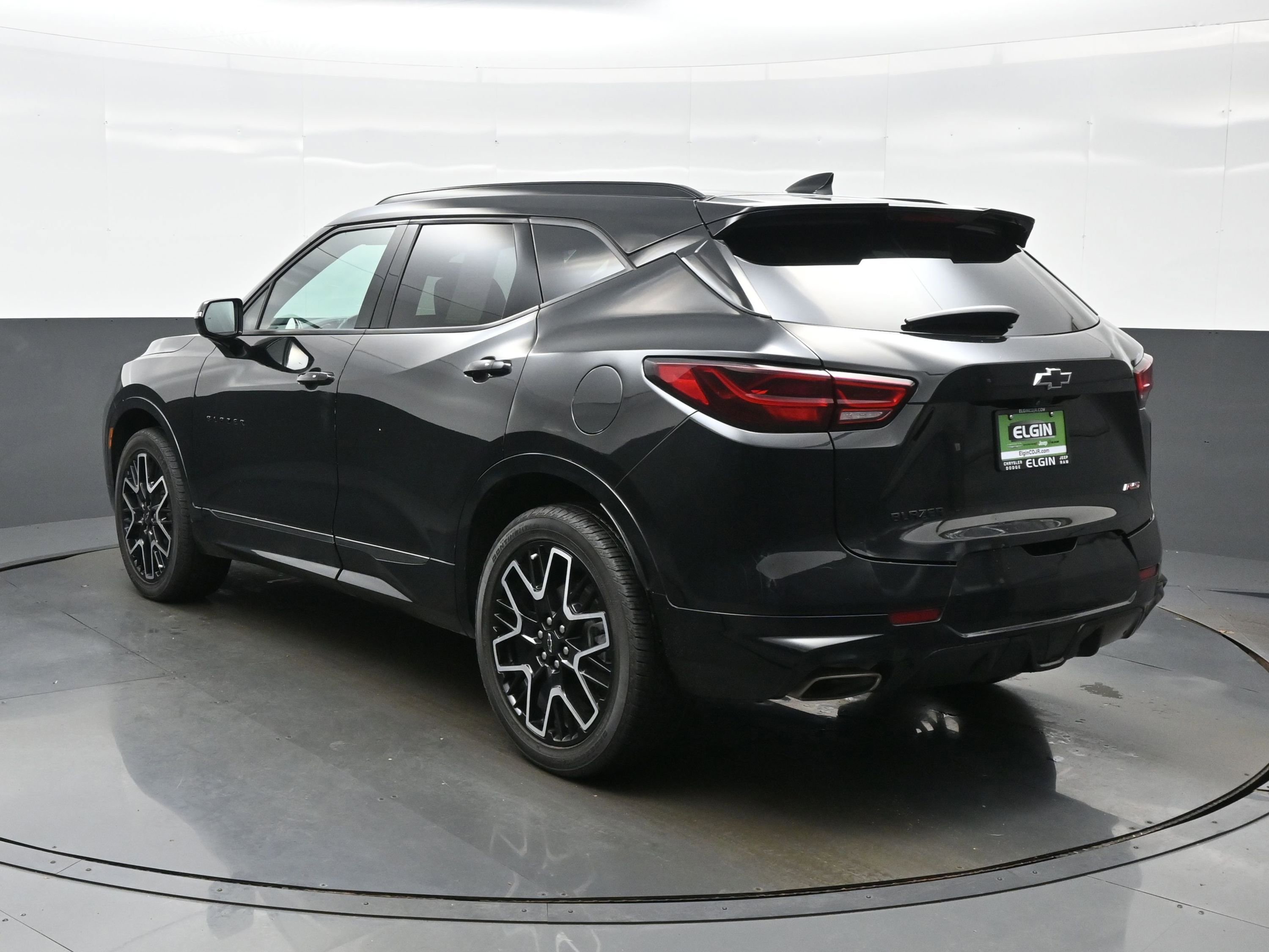 Used 2023 Chevrolet Blazer RS w/ Driver Confidence II Package FWD image 4